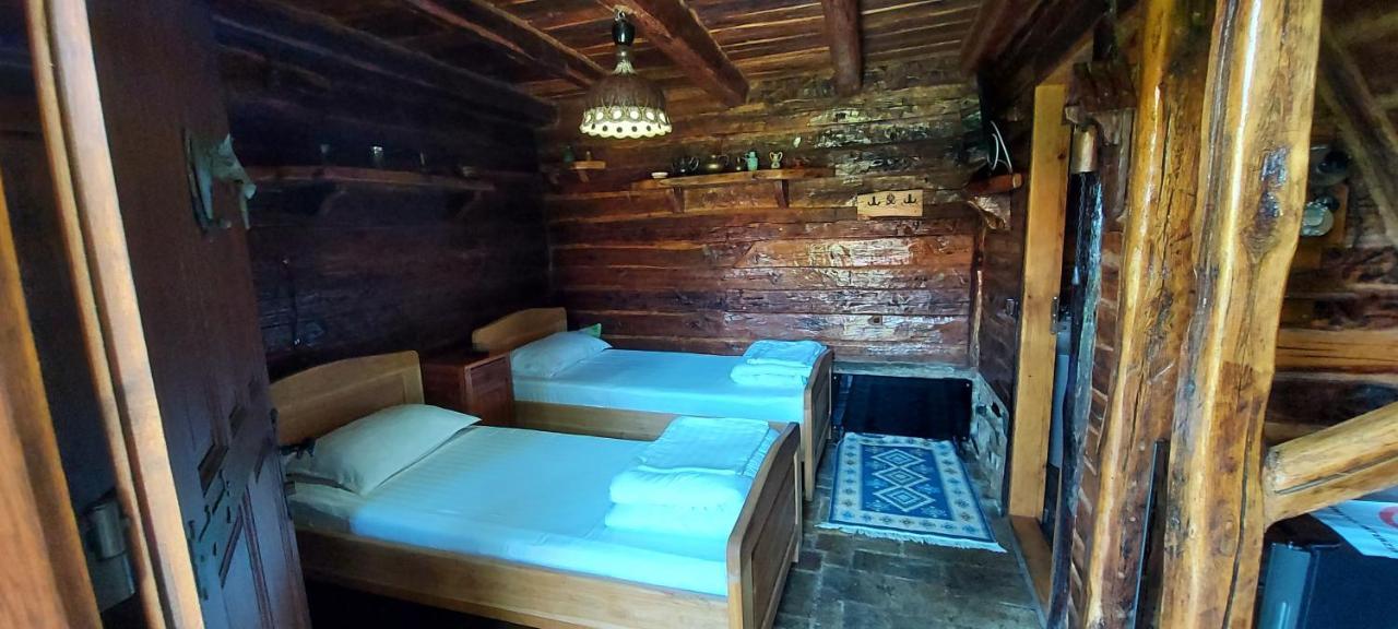Satul Traditional Runcu  Ngoại thất bức ảnh