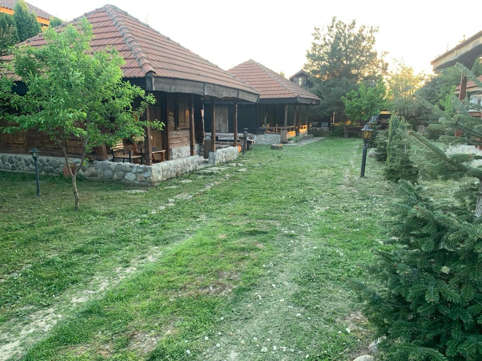 Satul Traditional Runcu  Ngoại thất bức ảnh