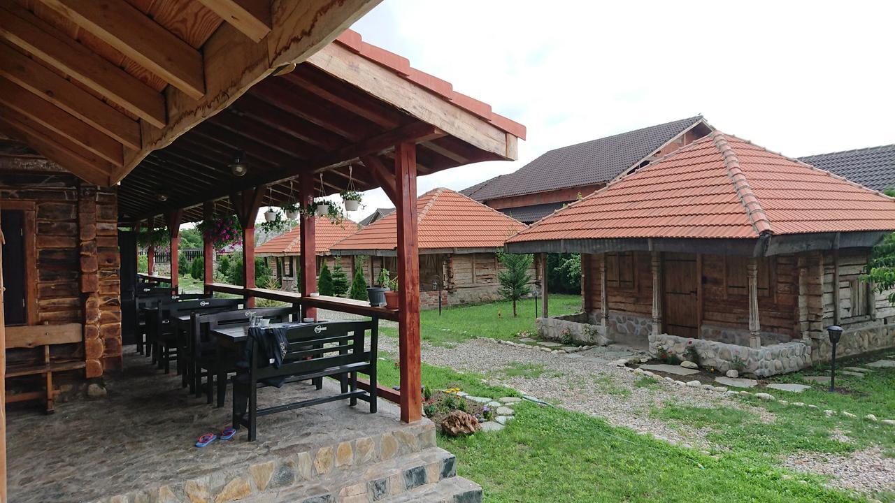 Satul Traditional Runcu  Ngoại thất bức ảnh