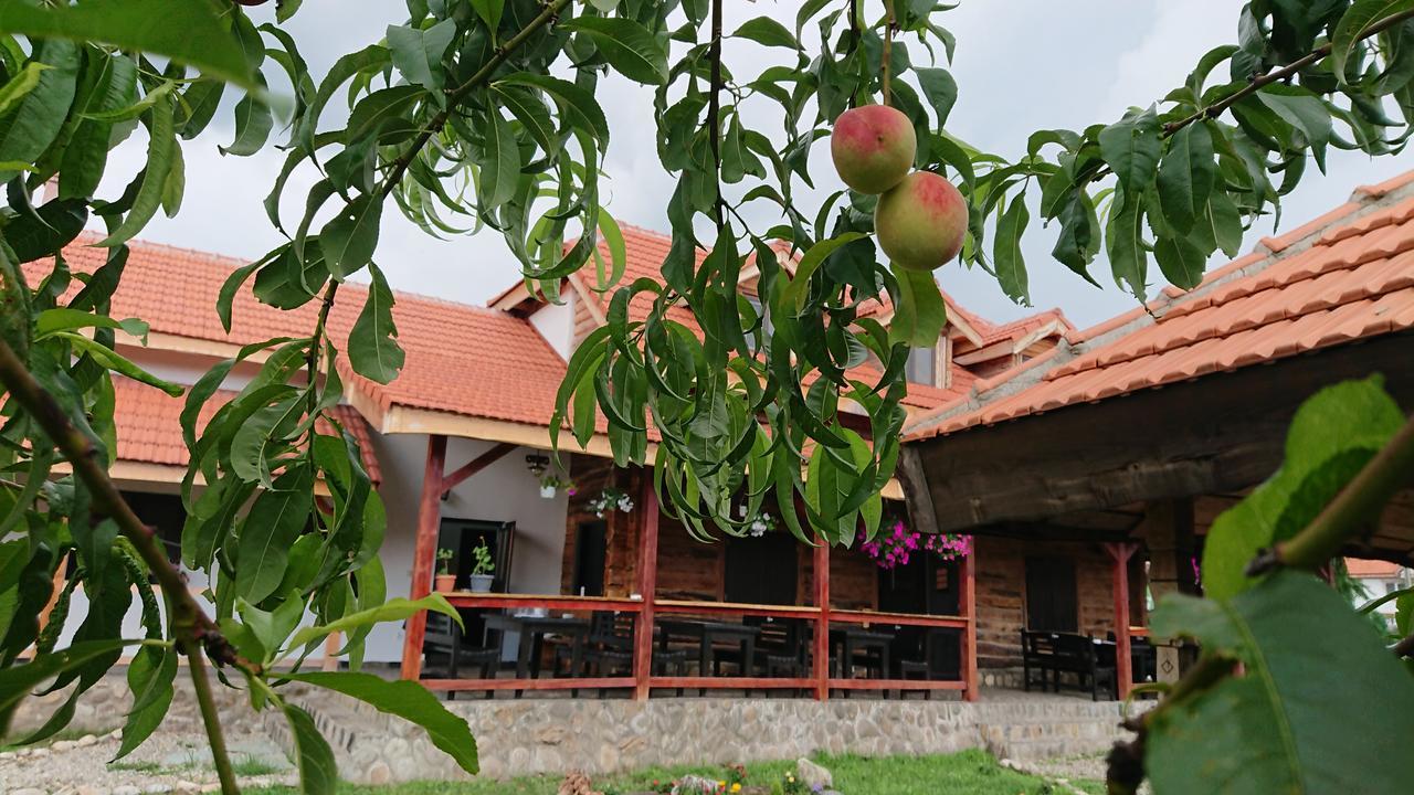 Satul Traditional Runcu  Ngoại thất bức ảnh