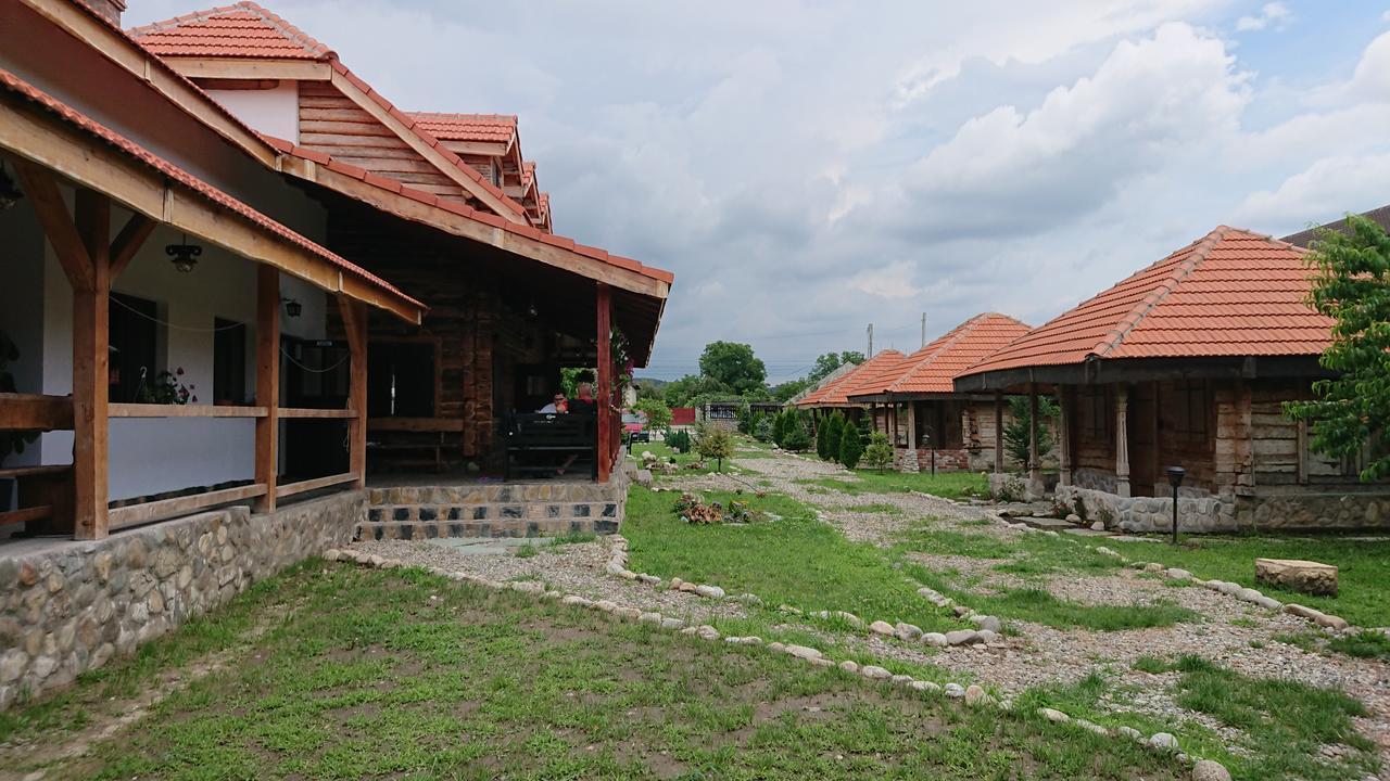 Satul Traditional Runcu  Ngoại thất bức ảnh