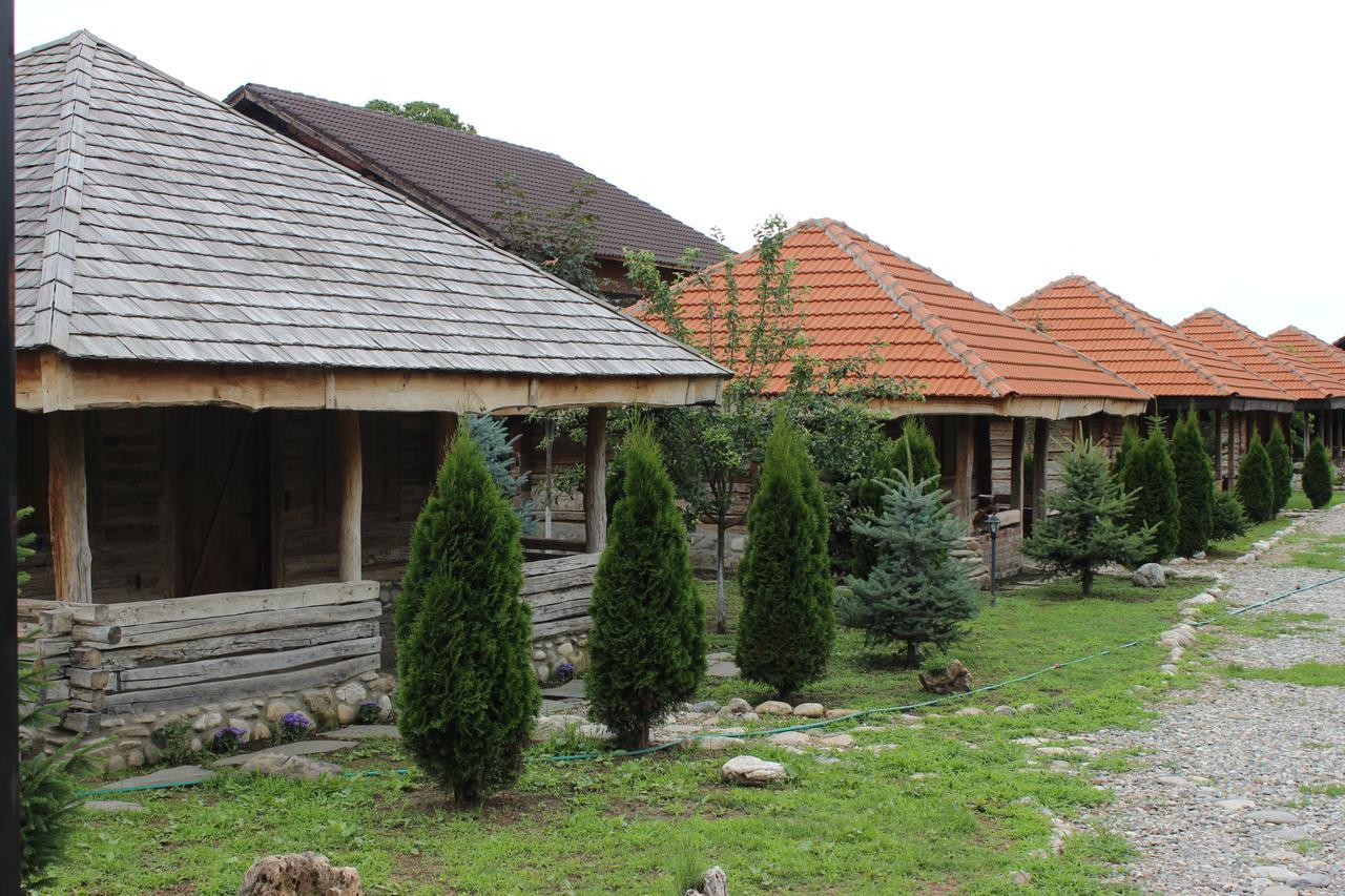 Satul Traditional Runcu  Ngoại thất bức ảnh